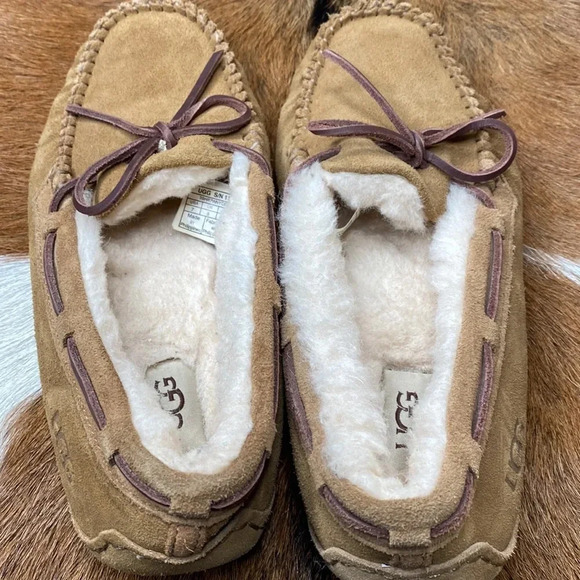 Womens UGG winter slippers size 7 check them out very nice thanks 🙏 - Picture 7 of 8